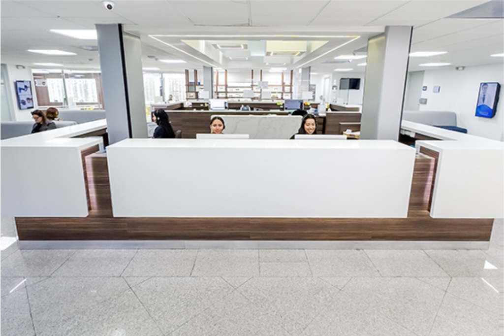 The clinic's main reception area with several receptionists at work.